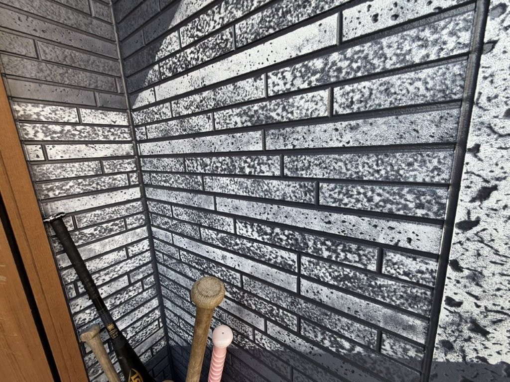 三郷市 外壁塗装 施工後 側面のツートン仕上げ