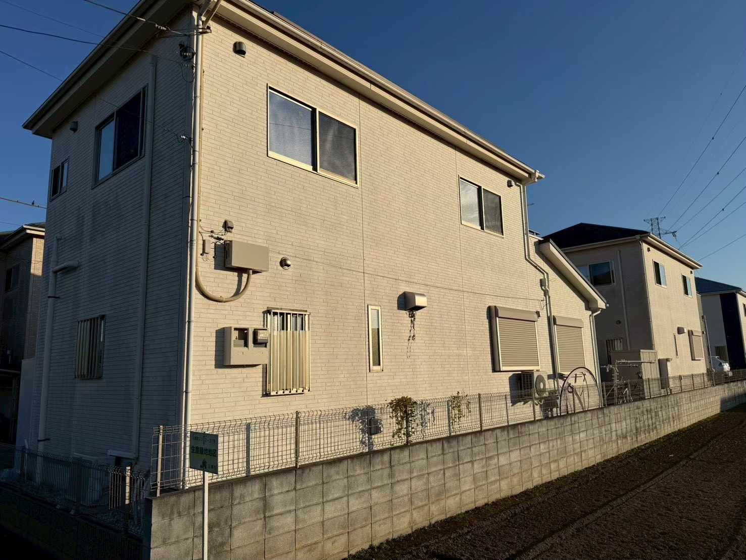 三郷市 施工前 外壁面の退色・汚れの様子