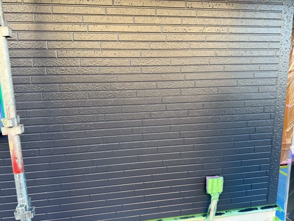 三郷市 外壁 中塗り 仕上がり確認