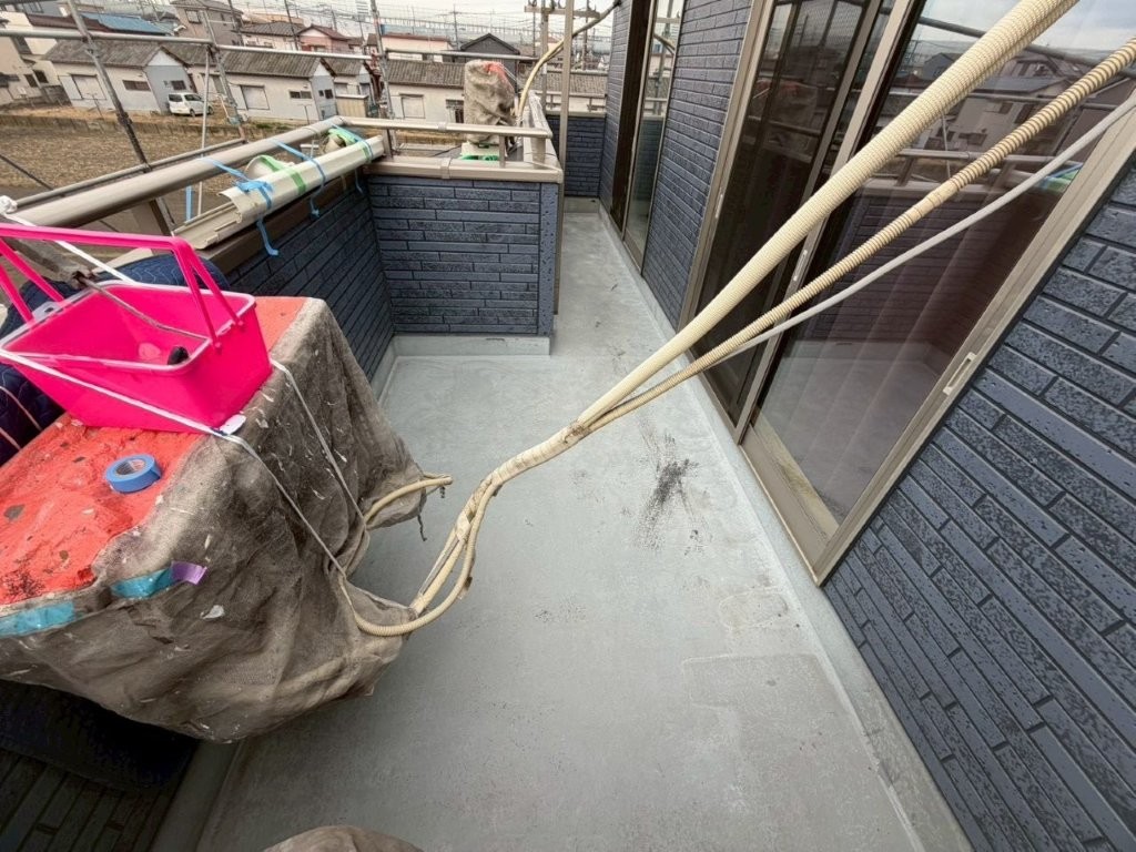 三郷市 ベランダ防水 設置物リフティング（室外機対応）
