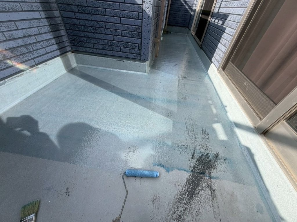 三郷市 ベランダ防水 プライマー 塗布完了