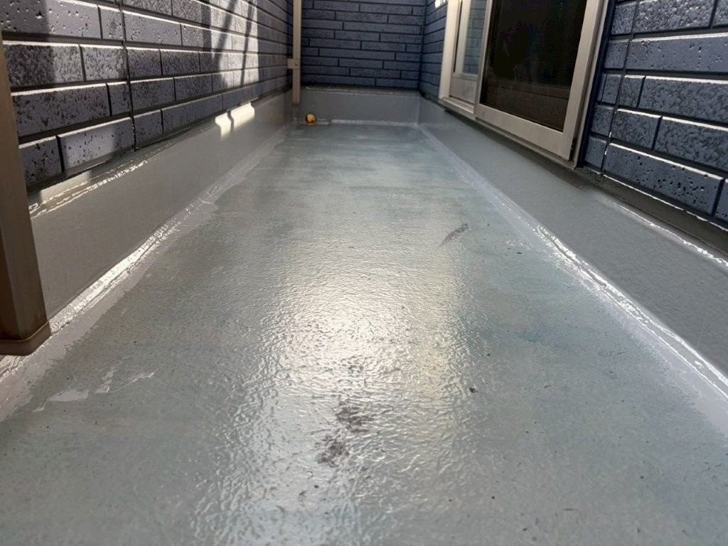 三郷市 ベランダ防水 サラセーヌK 1層目 全体施工