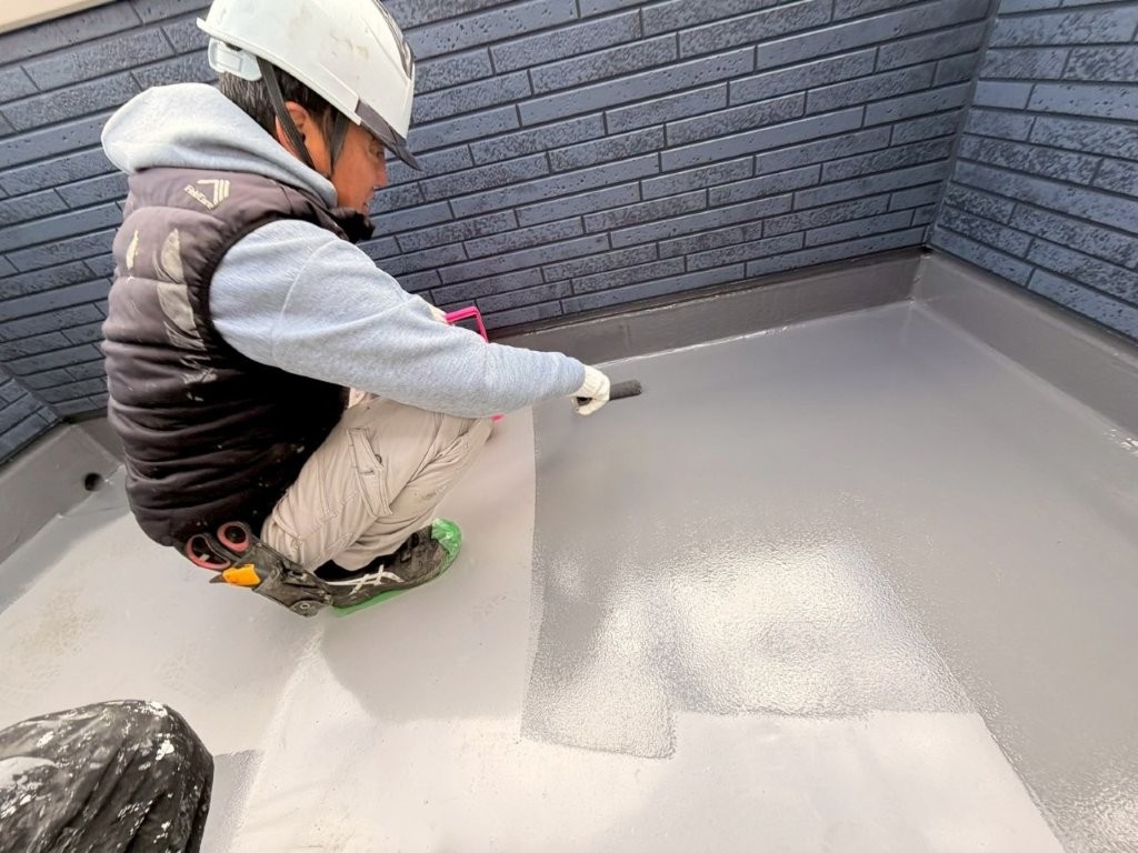 三郷市 ベランダ防水 トップコート仕上げ