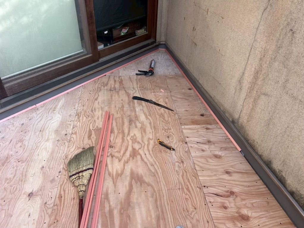 東京都西東京市保谷 バルコニーFRP防水工事 構造用合板の下地施工