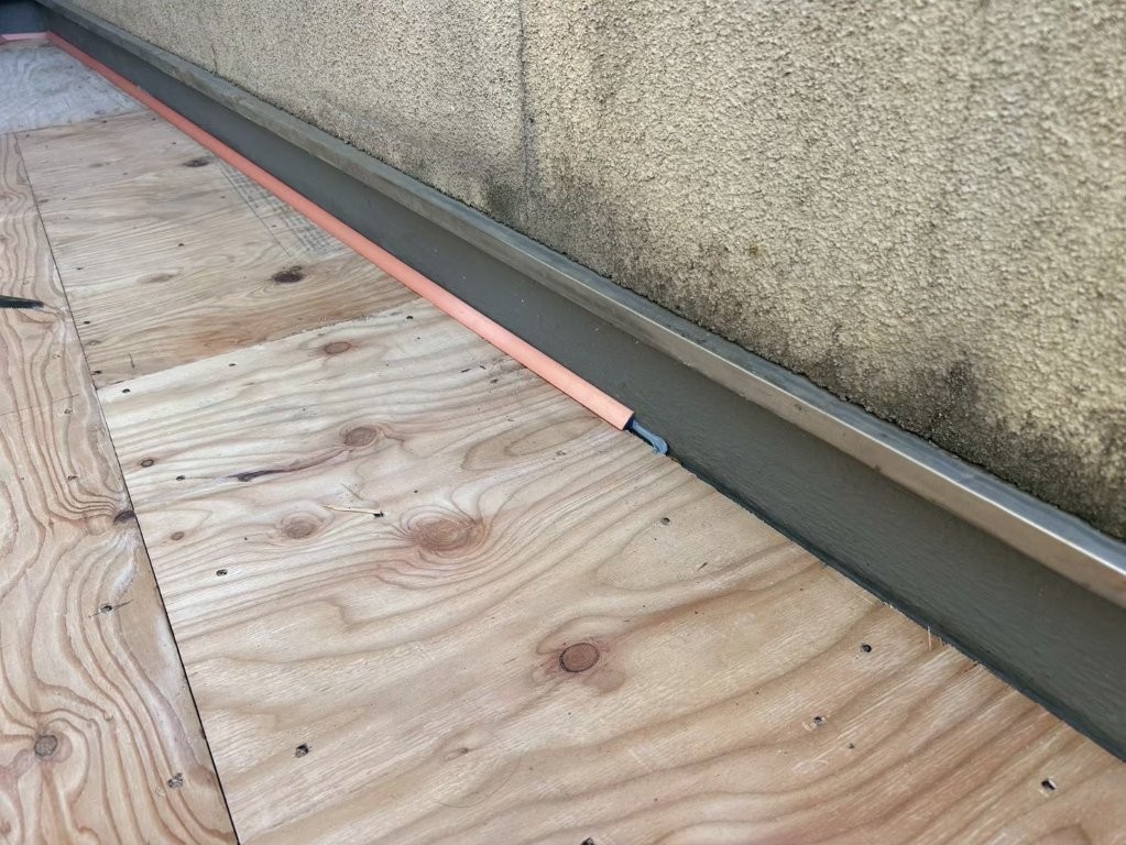 東京都西東京市保谷 バルコニーFRP防水工事 合板下地と取り合い部の処理