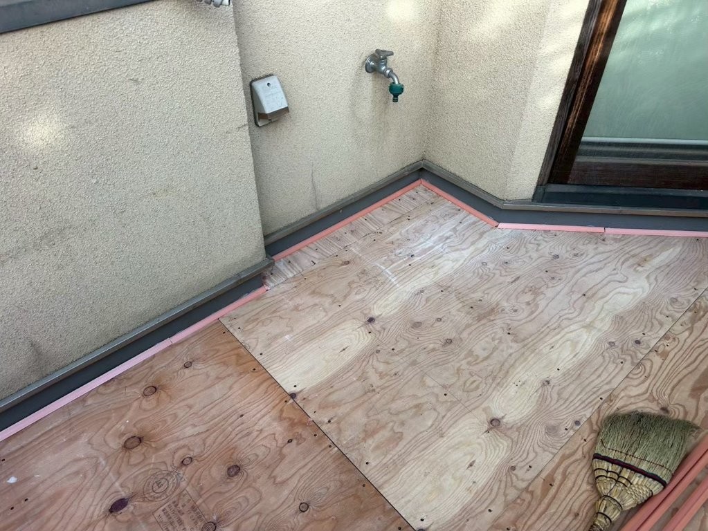 東京都西東京市保谷 バルコニーFRP防水工事 合板下地施工完了