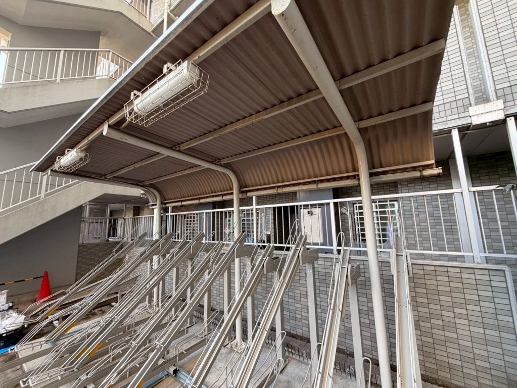 東京都江戸川区西葛西 分譲マンション 自転車置き場鉄骨塗装工事 施工前全景