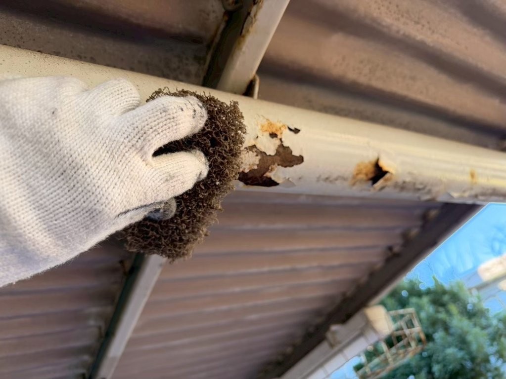 東京都江戸川区西葛西 自転車置き場鉄骨塗装 ケレン作業 錆の進行部処理