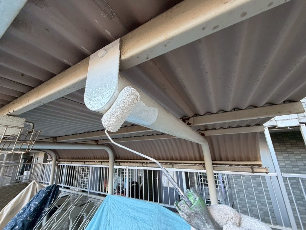 東京都江戸川区西葛西 自転車置き場鉄骨塗装 錆止め塗装 梁の下塗り