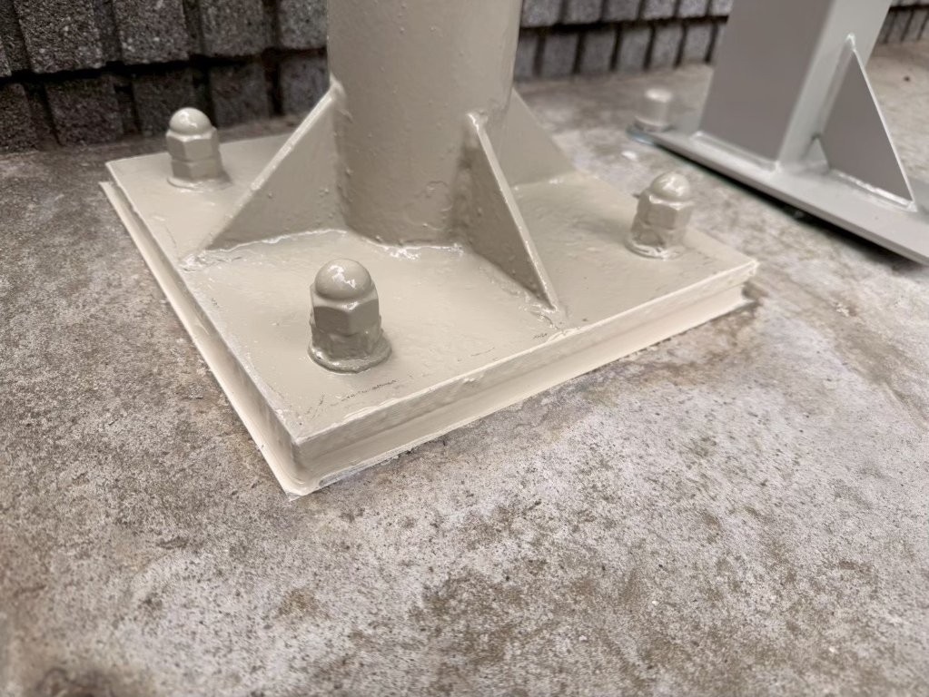 東京都江戸川区西葛西 自転車置き場鉄骨塗装 柱脚部シーリング 完了