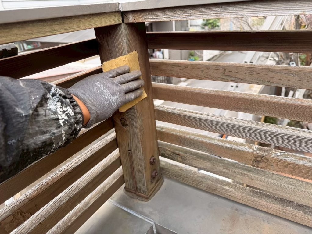 東京都西東京市保谷 木部塗装 フェンス柱 ケレン作業
