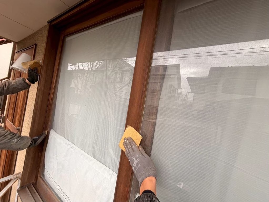 東京都西東京市保谷 木部塗装 窓枠 ケレン作業