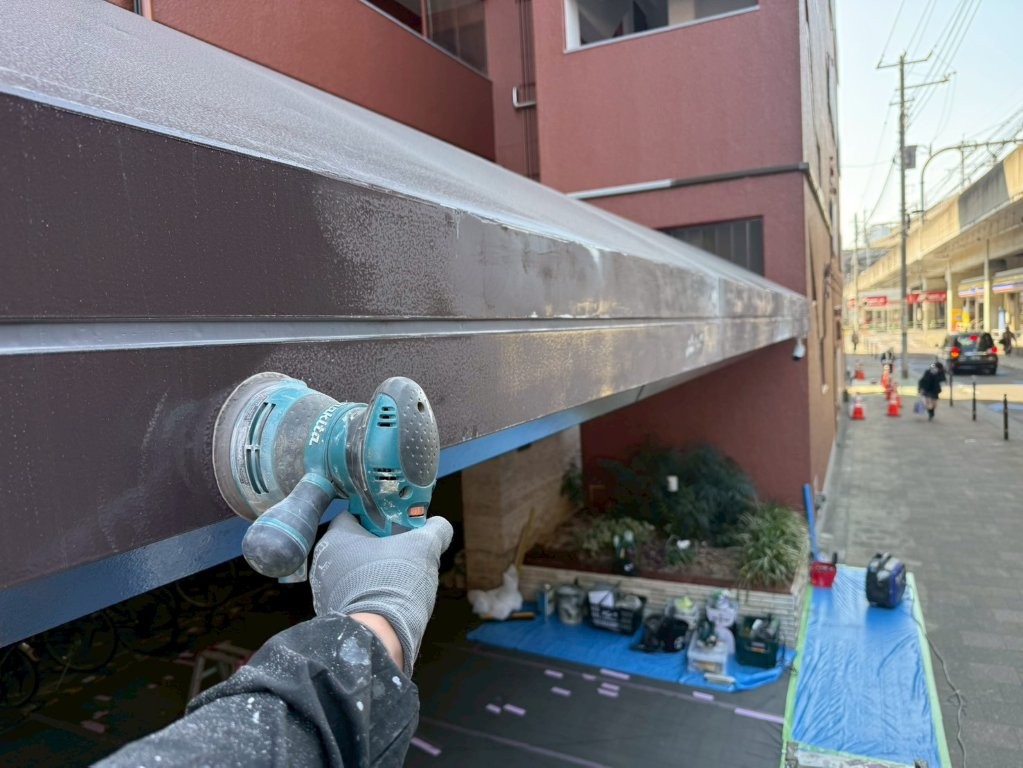 東京都北区赤羽 マンションエントランス庇鉄部補修塗装 サンダーケレン