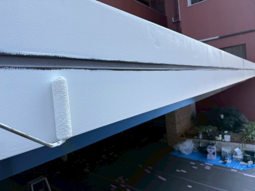 東京都北区赤羽 マンションエントランス庇鉄部補修塗装 錆止め完了全景