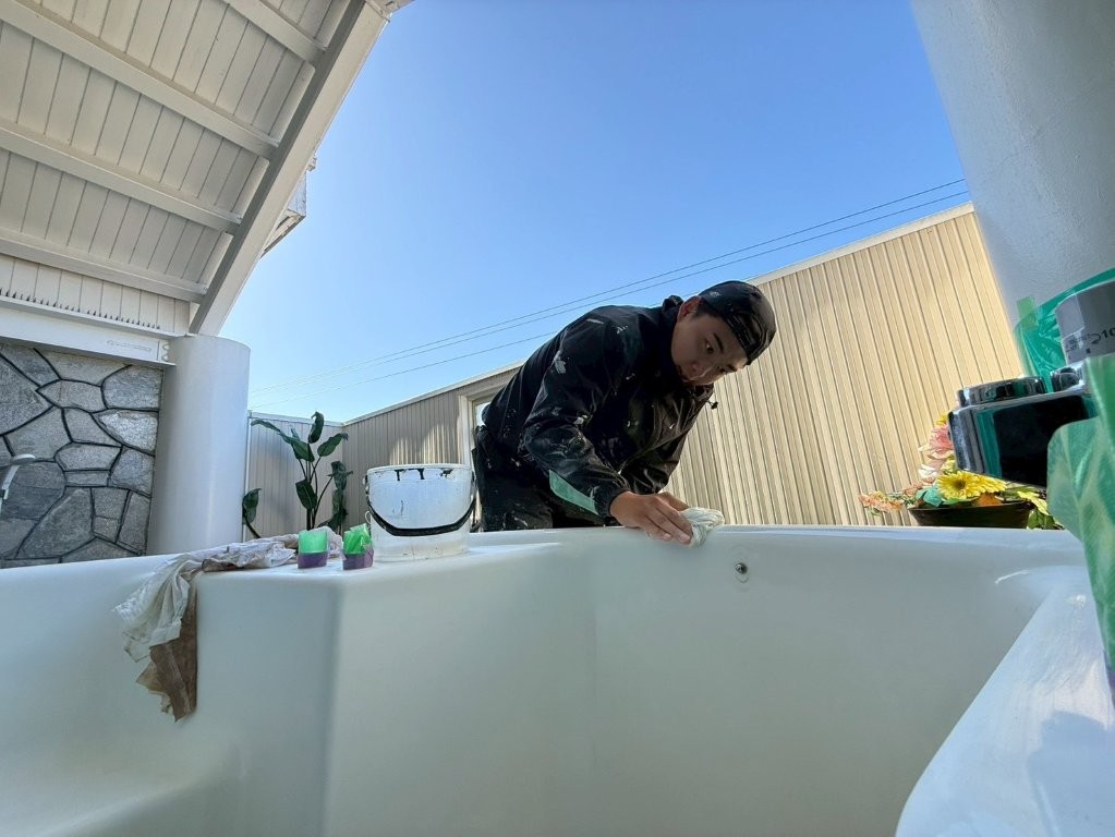 千葉県長生郡長生村 ホテル FRP浴槽再生塗装 清掃作業