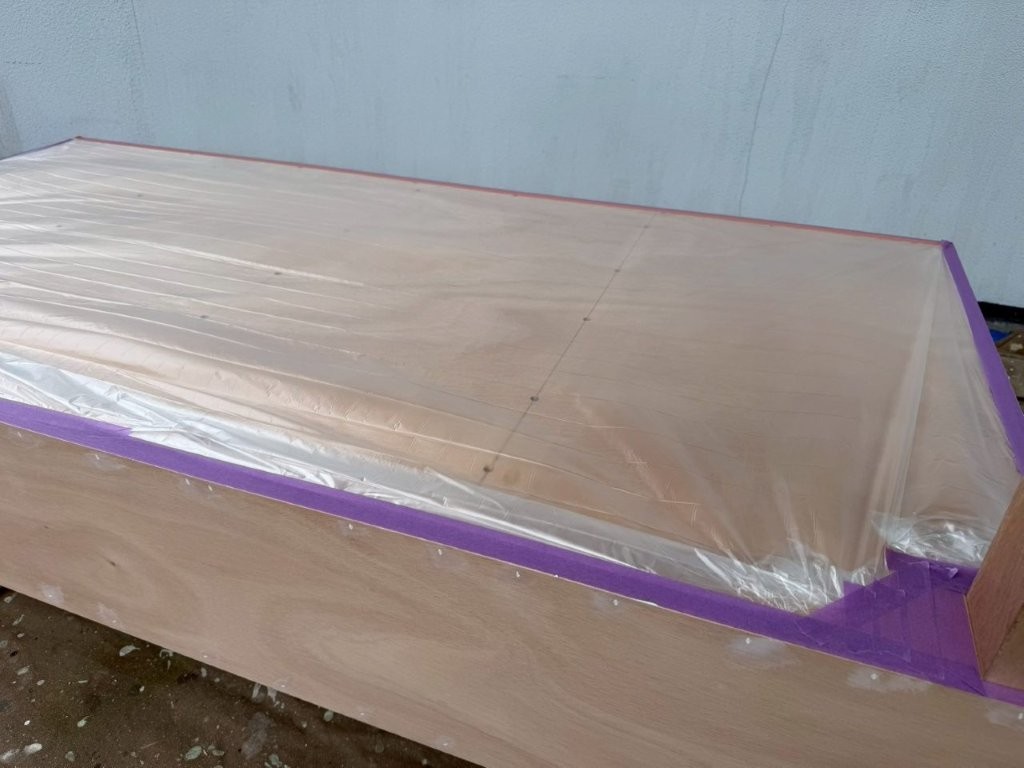 埼玉県三郷市 木工什器塗装工事 養生作業