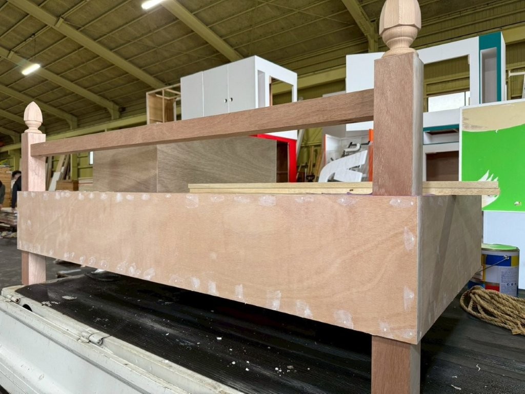 埼玉県三郷市 木工什器塗装工事 パテ処理後