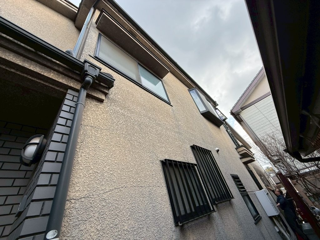 埼玉県三郷市高洲Y様邸 雨樋や軒天まわりを含む外壁の状態確認