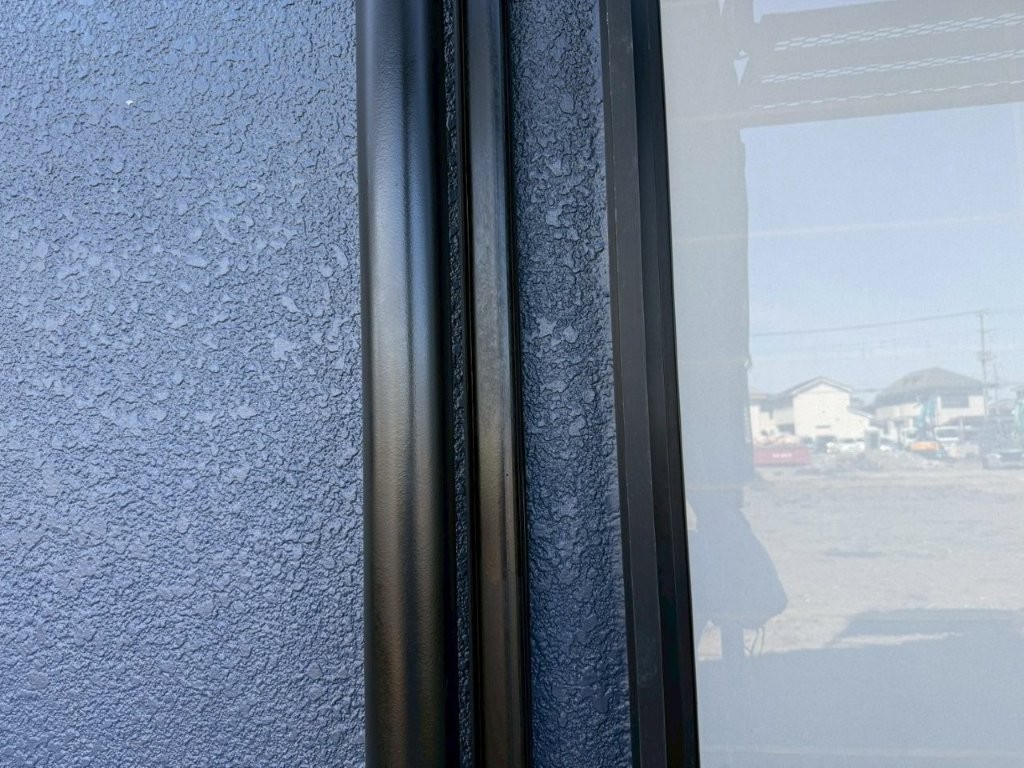 埼玉県三郷市高洲Y様邸 エアコン化粧カバー塗装後の仕上がり確認