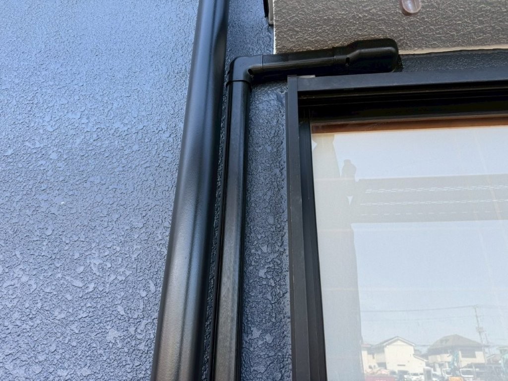 埼玉県三郷市高洲Y様邸 エアコン化粧カバー塗装完工後の外観確認