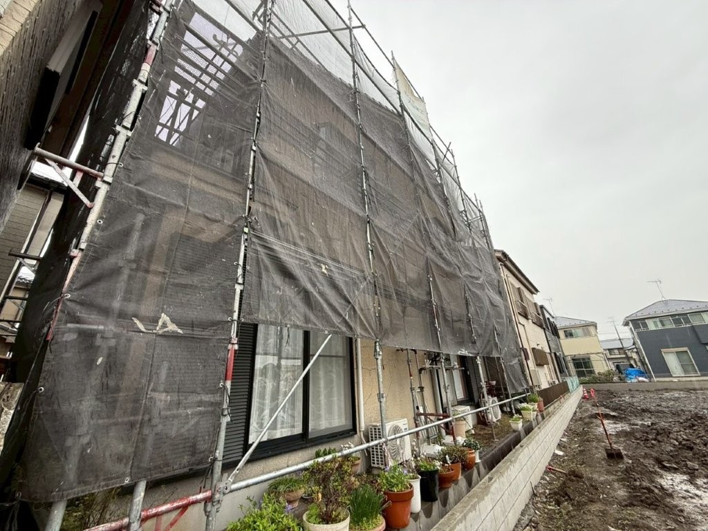 埼玉県三郷市高洲Y様邸 飛散防止メッシュ養生完了状況