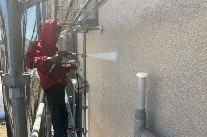 外壁近接での高圧洗浄作業