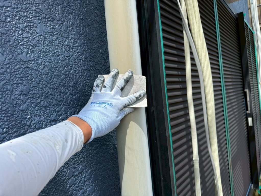 埼玉県三郷市高洲Y様邸 竪樋のケレン作業