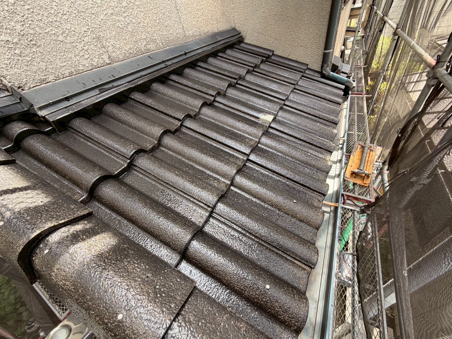 埼玉県三郷市高洲Y様邸 下屋根の下塗り塗装後
