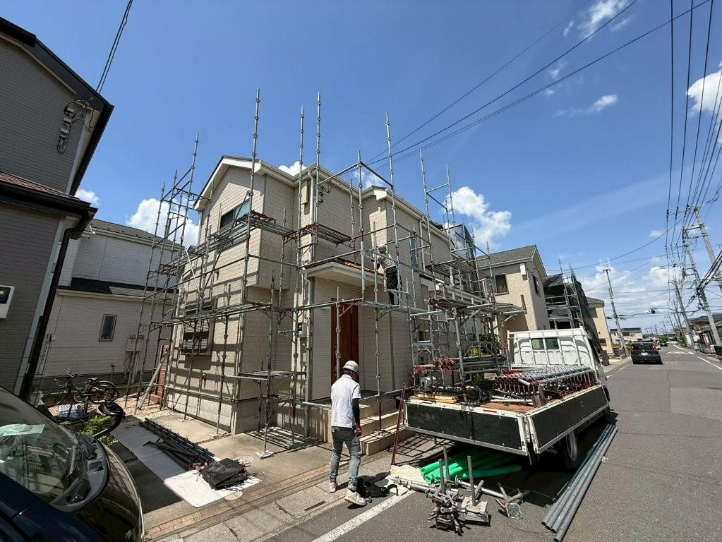 T様邸 建物全体を囲う足場設置状況