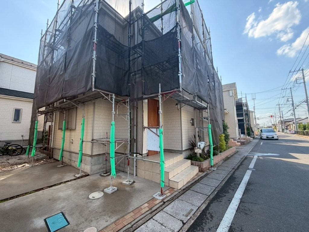 T様邸 メッシュシート設置後の足場全景