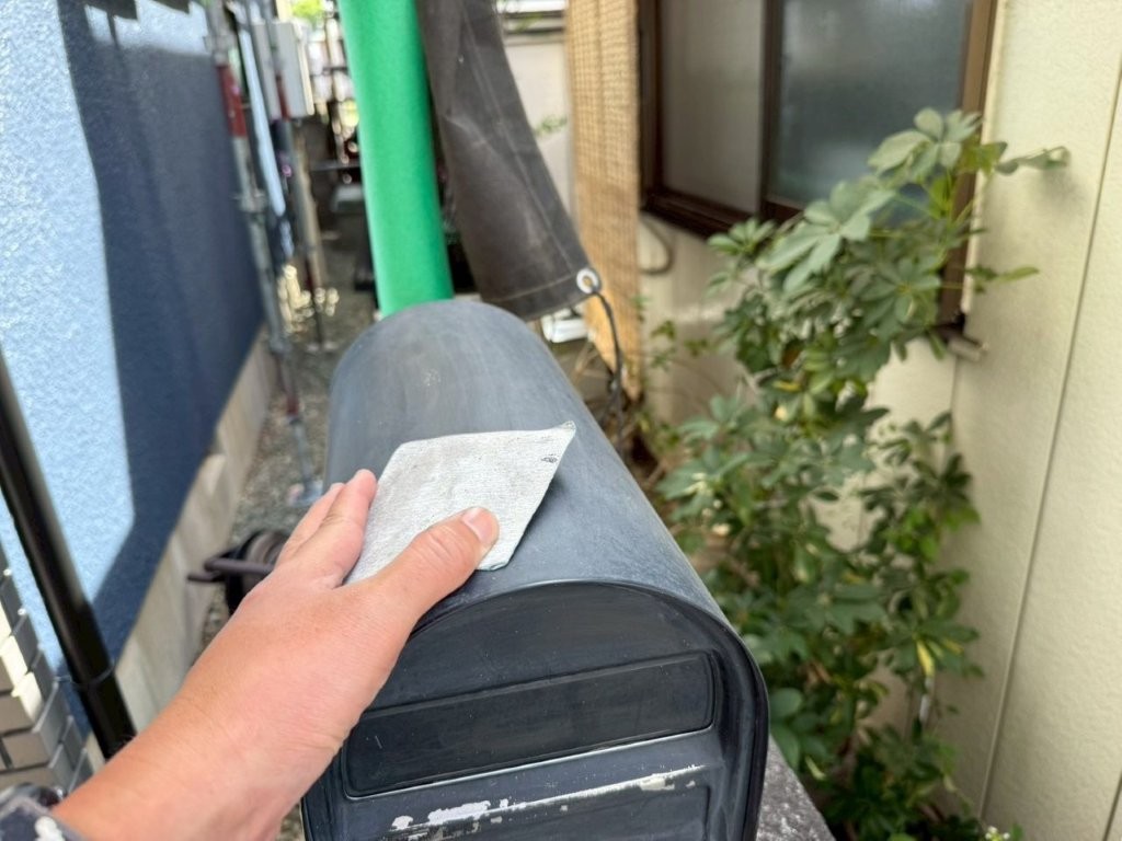 埼玉県三郷市高洲Y様邸 ポストのケレン作業