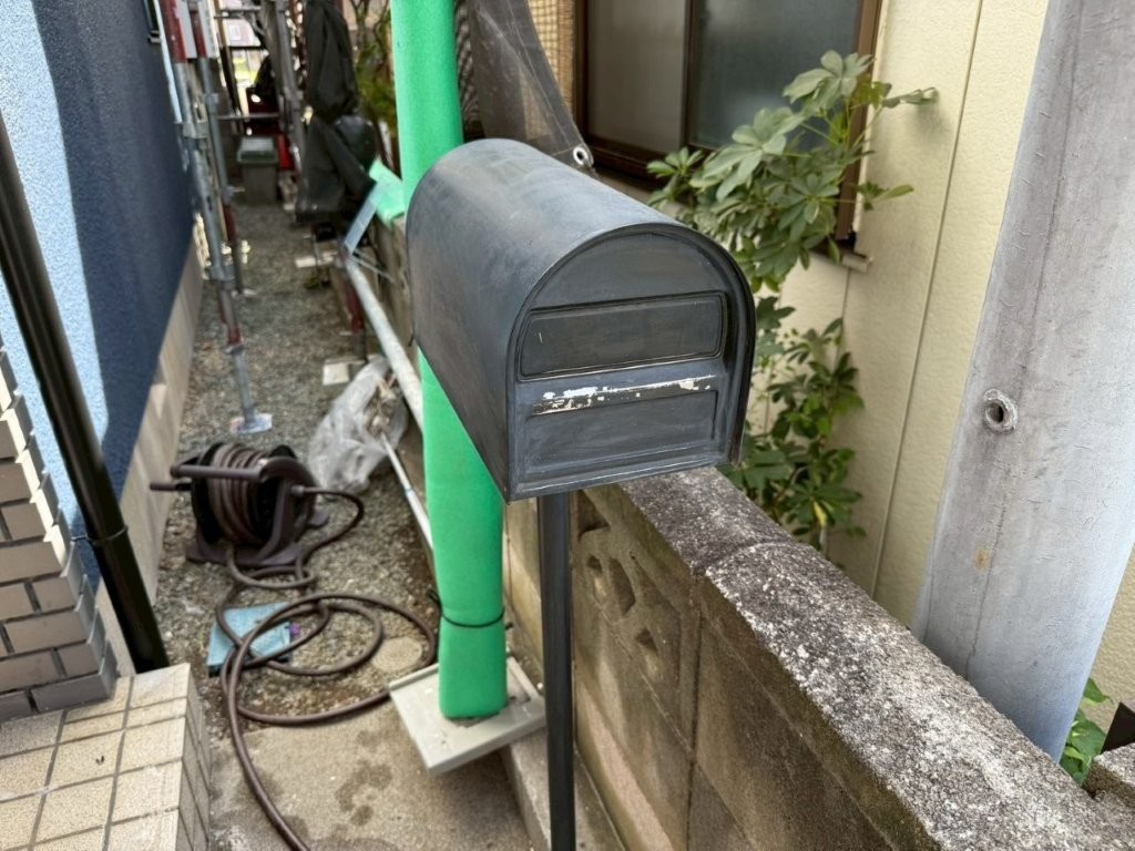 埼玉県三郷市高洲Y様邸 ポストの色あせと塗膜劣化の状態