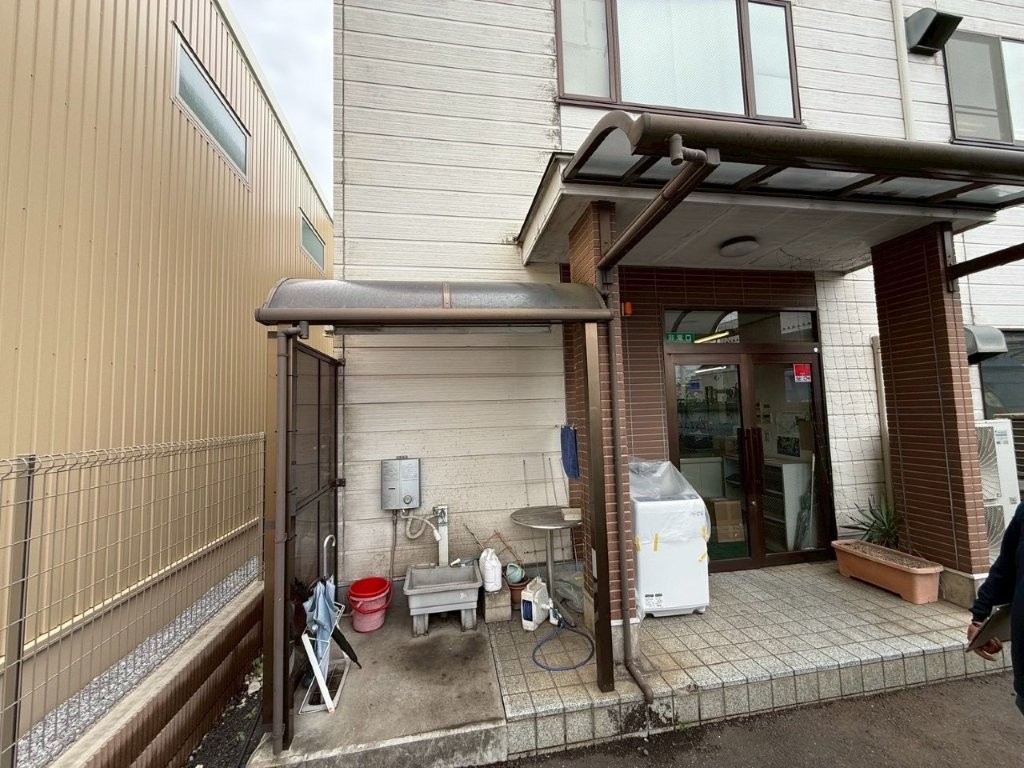 東京都葛飾区の事業所 カーポートまわりの施工前確認