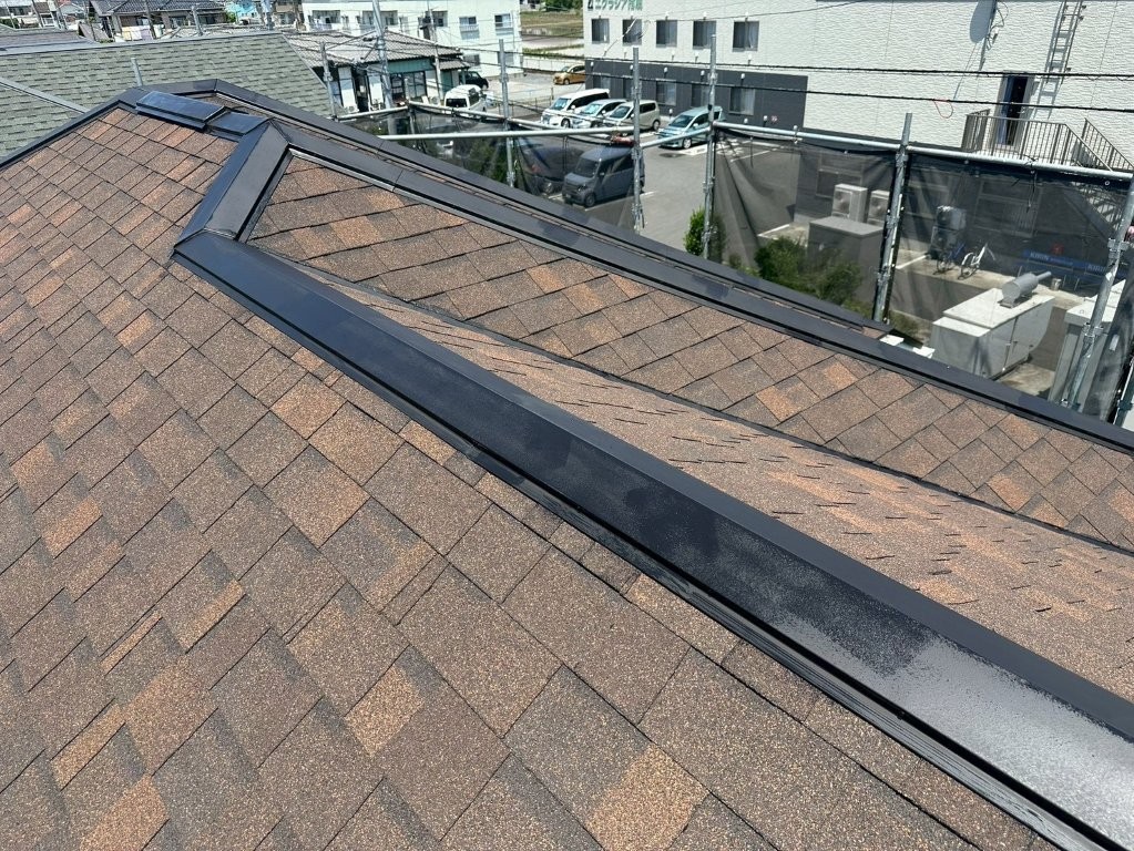 T様邸 屋根棟板金の錆止め塗装後の状態