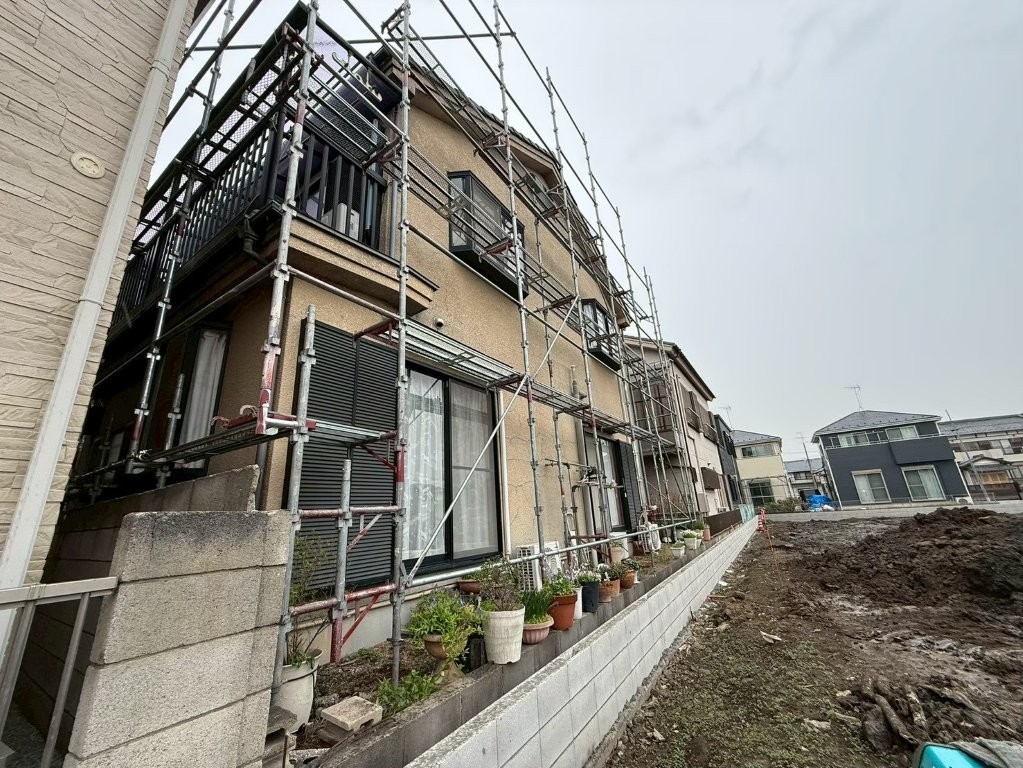 埼玉県三郷市高洲 外壁塗装 足場設置 側面