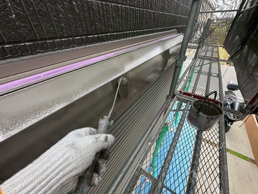 埼玉県さいたま市西区 T様邸 シャッターボックス上塗り作業