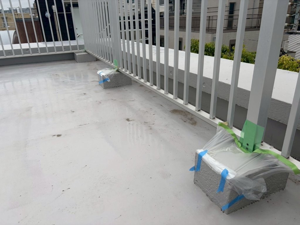 東京都渋谷区神宮 Wビル 防水補修前 支柱根元ブロックまわり養生