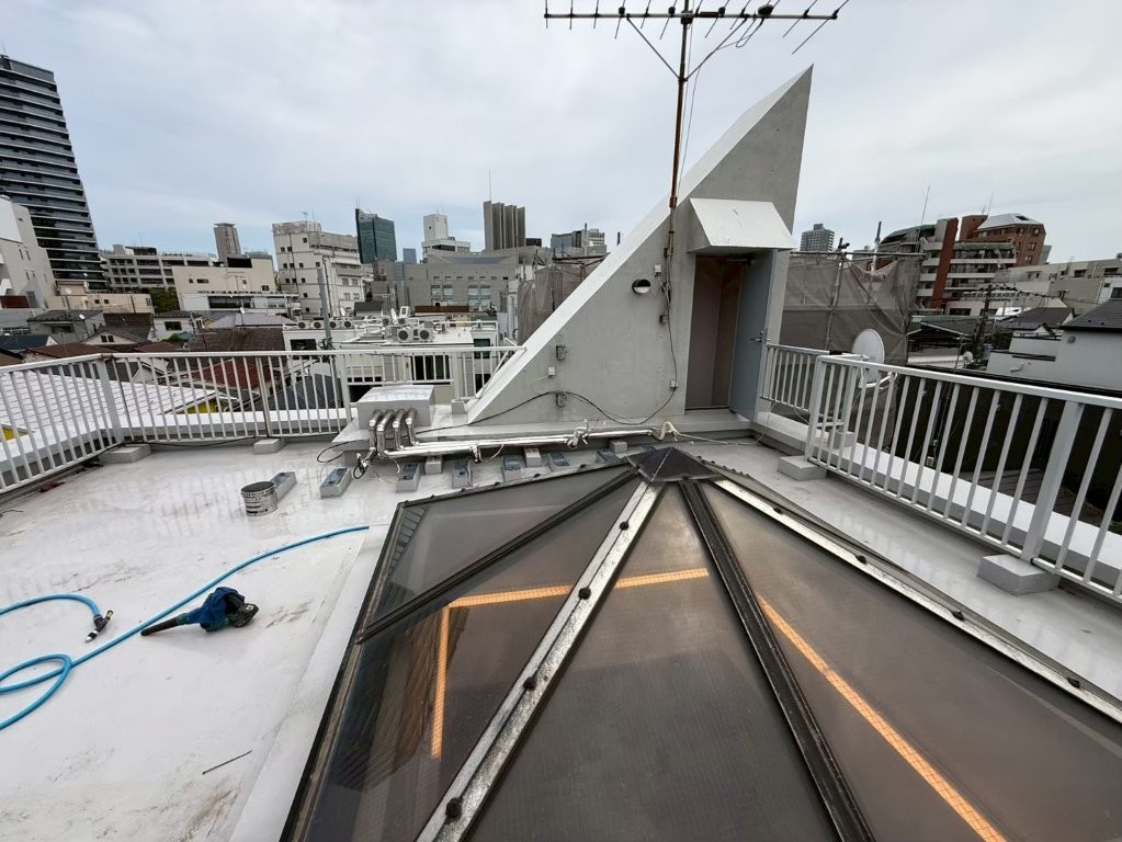 東京都渋谷区神宮 Wビル トップライト屋上出入口まわり散水調査