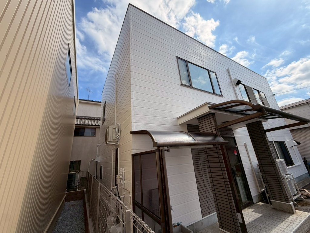 東京都葛飾区 営業所 外壁塗装 施工後玄関側外観