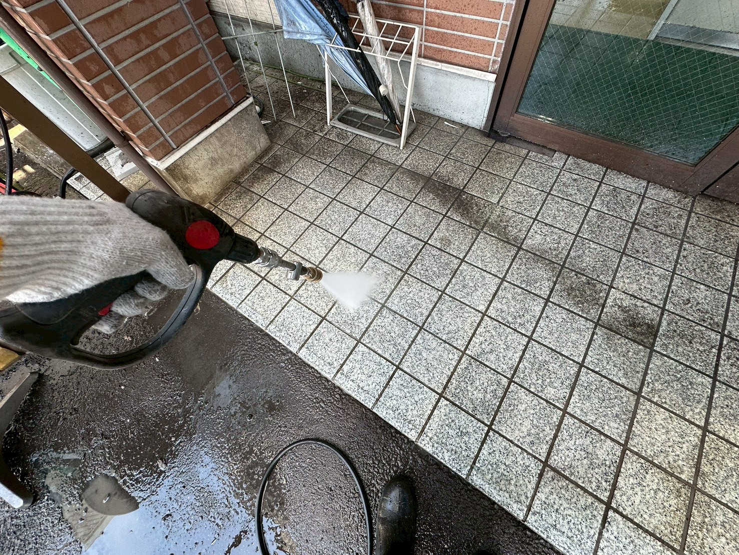 東京都葛飾区 営業所 玄関土間タイル高圧洗浄