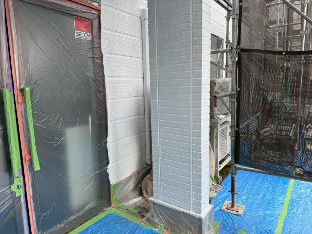 東京都葛飾区 営業所 玄関柱まわり 塗装後