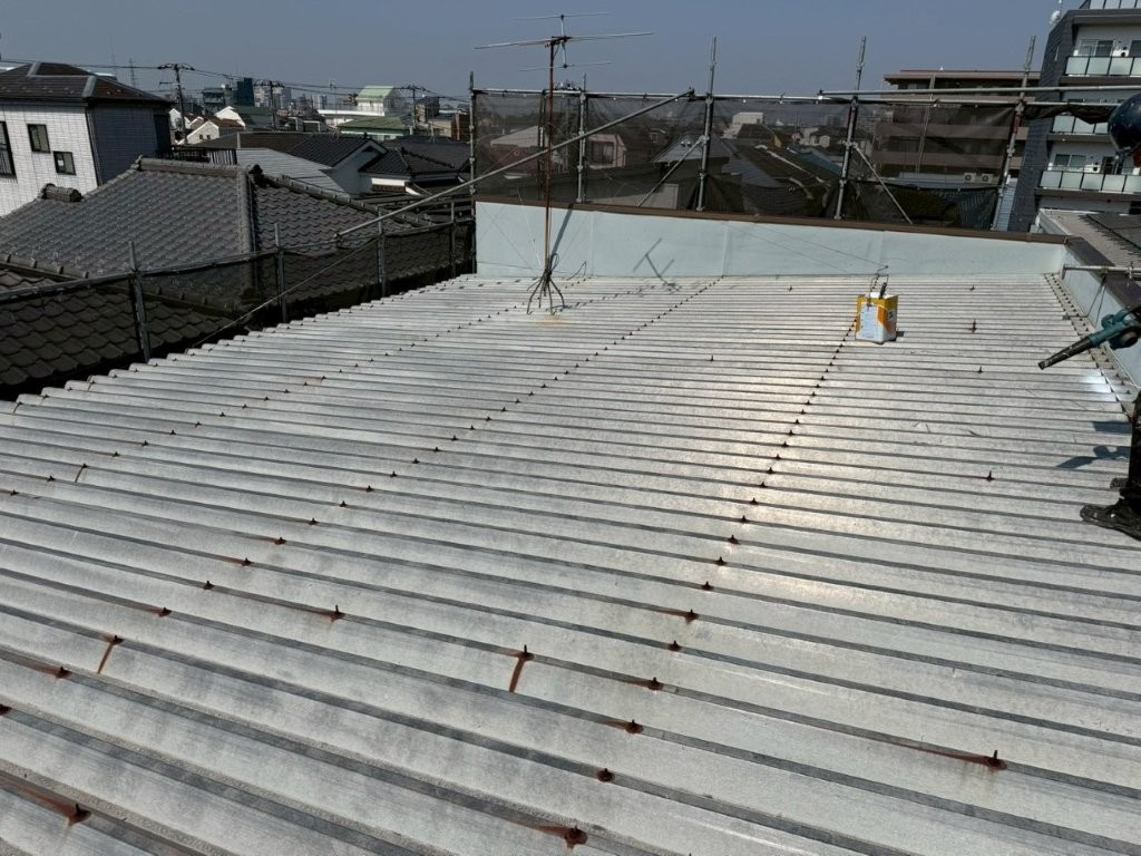東京都葛飾区 営業所 折板屋根塗装 施工前状況