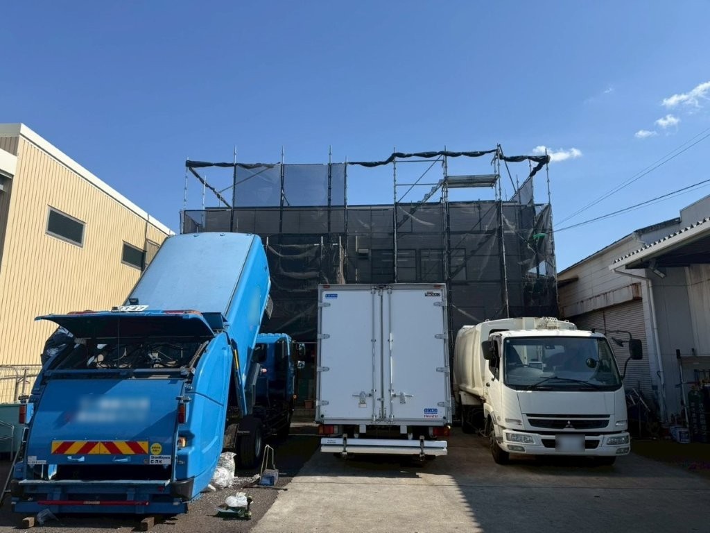 東京都葛飾区 営業所 外壁塗装 足場設置後 正面全景