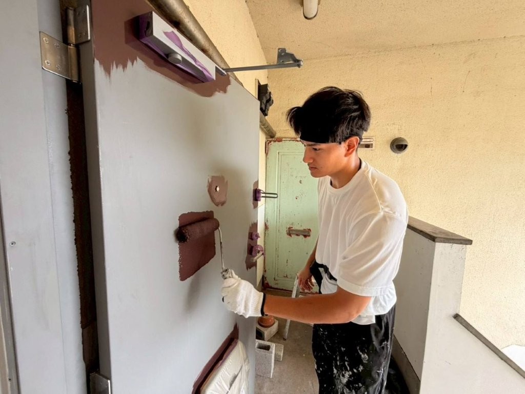 千葉県銚子市 公共施設寮 鋼製玄関扉 裏面塗装 金物養生