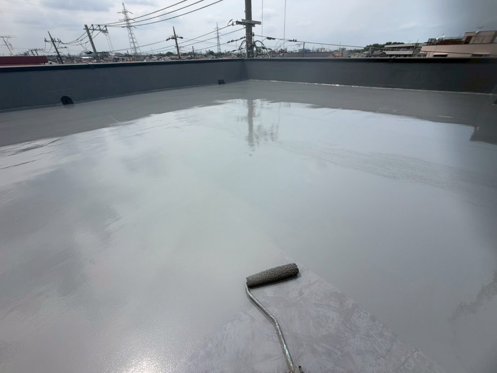 東京都葛飾区水元 屋上防水 サラセーヌT トップコート仕上げ作業