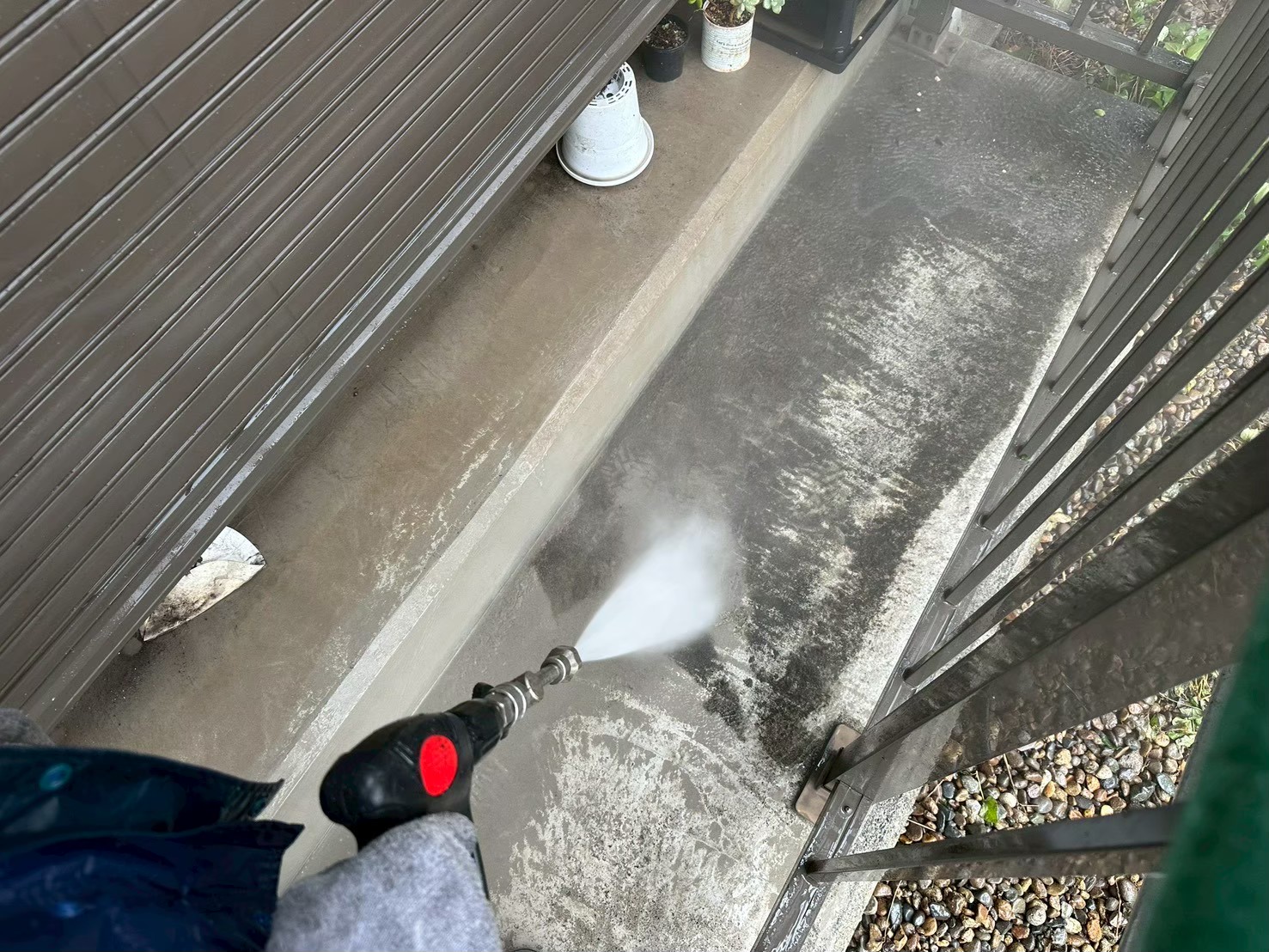 埼玉県越谷市 賃貸アパート 共用部床 高圧洗浄
